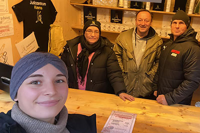 Glühweinstand beim Christkindlmarkt am Steinertor